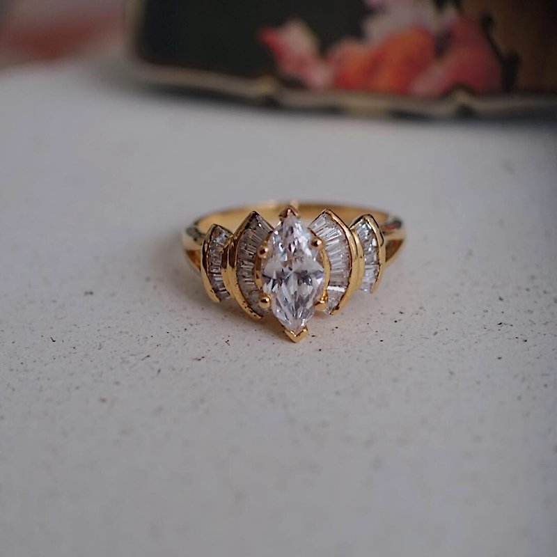 1996 Elizabeth Taylor for Avon Out of Print Rays Rhinestone Ring - General Rings - Other Metals Gold
