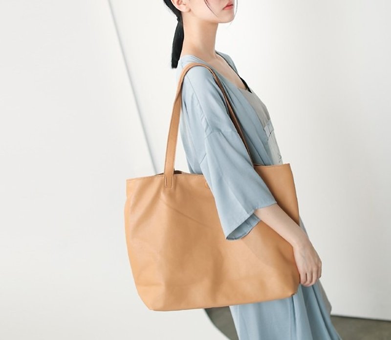 Multi-sleeve zipper design light leather tote bag camel - Handbags & Totes - Genuine Leather Khaki