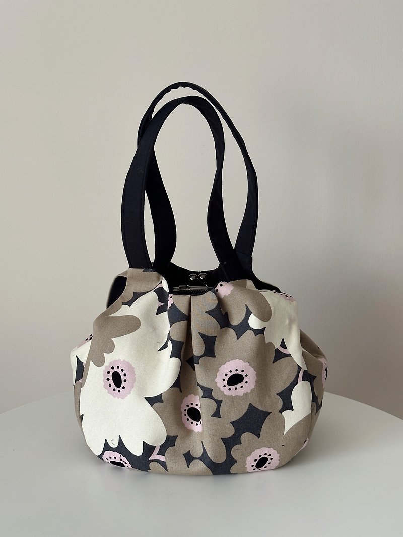 Japanese milk tea flower three- kiss lock bag shoulder bag - Messenger Bags & Sling Bags - Cotton & Hemp Khaki