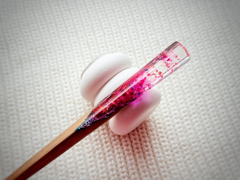Wooden hair stick with pink flowers, Floral hair pin - 髮圈/髮夾 - 木頭 粉紅色