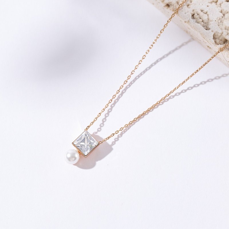 Square diamond and pearl necklace in two colors - Necklaces - Pearl 