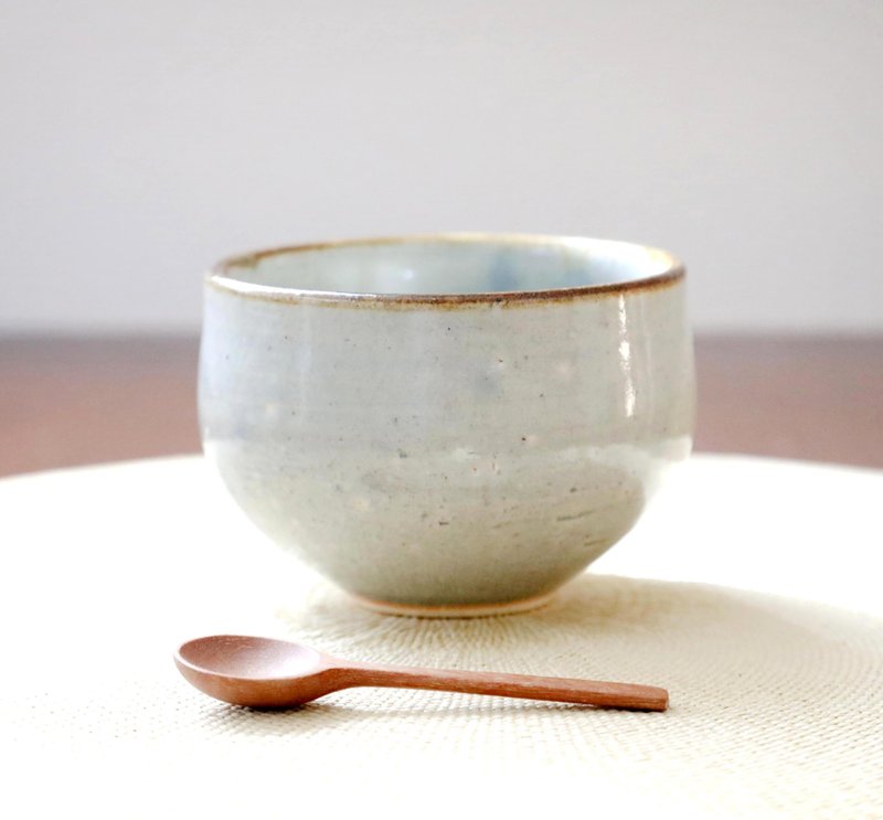 ブルーグレーと錆茶のふっくら丸いボウル - 碗 - 陶 灰色