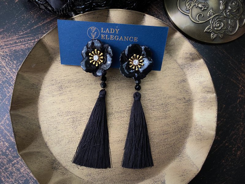 米蘭伸展台 黑色山茶花流蘇耳環 - 耳環/耳夾/耳骨夾 - 其他金屬 黑色