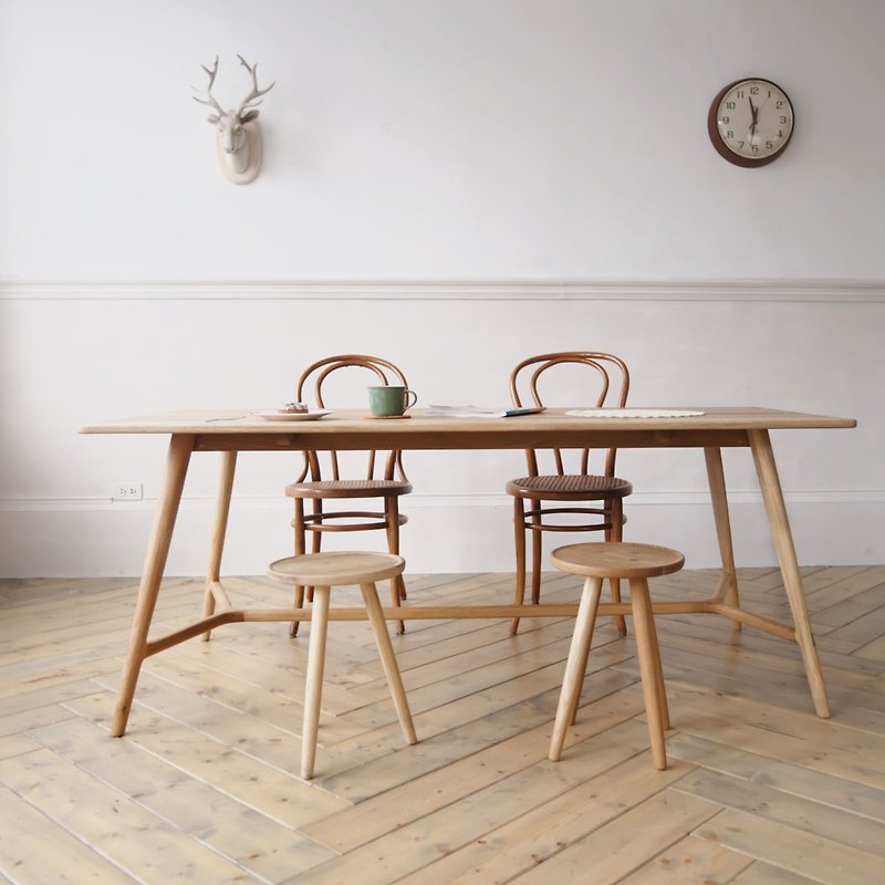 コーヒーを飲みに来てください（足を置いて）無垢材のダイニングテーブル - 机・テーブル - 木製 ブラウン