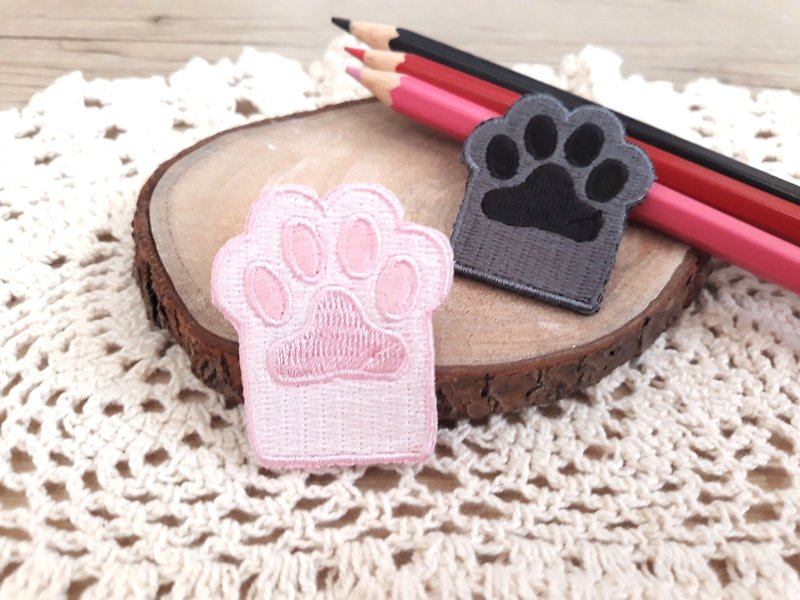 Cat's Palm Meat Ball/Electric Embroidery Pin/Hot Cloth Sticker/Brooch - Brooches - Thread Multicolor