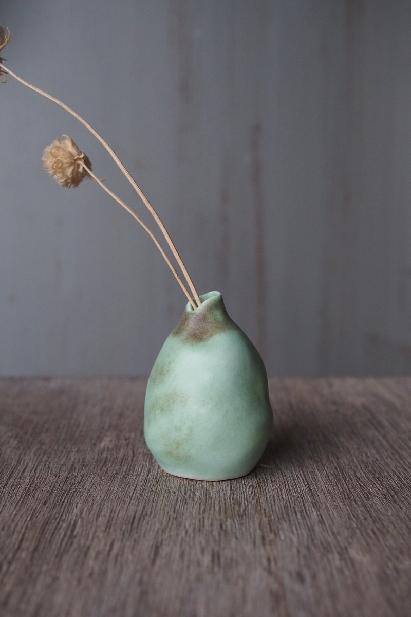 Qingshan Green Ceramic Flower Vase/Small Vase - เซรามิก - ดินเผา สีเขียว