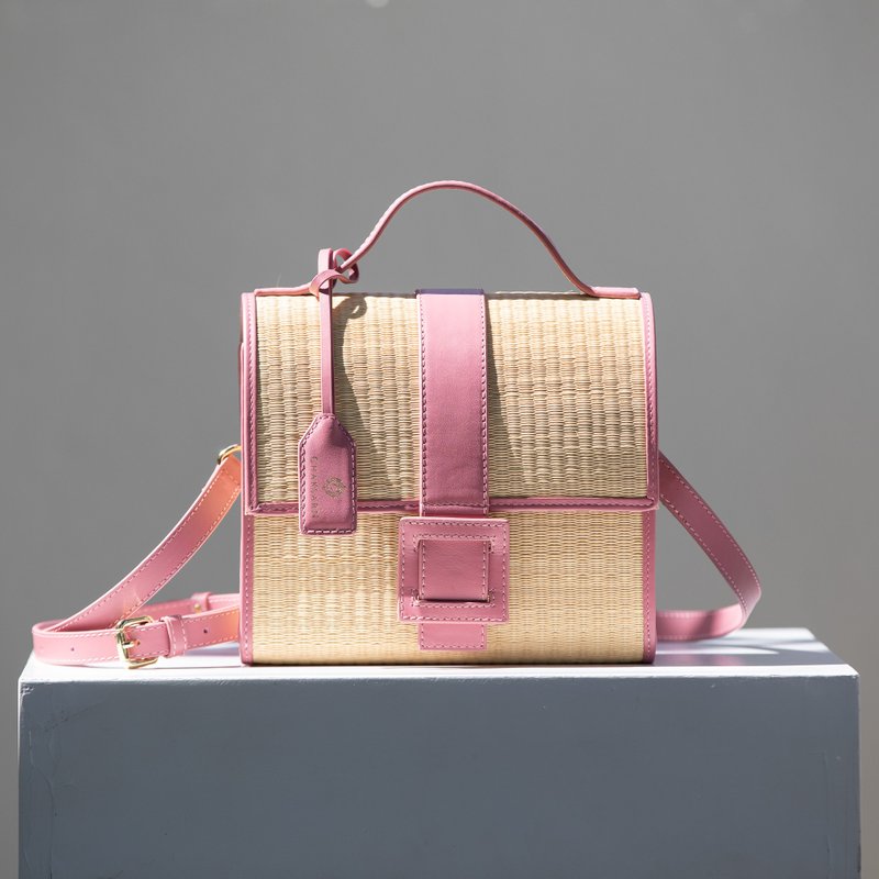 Woven Straw Summer Crossbody Bag in Pink Leather Edge - 手提包/手提袋 - 真皮 粉紅色