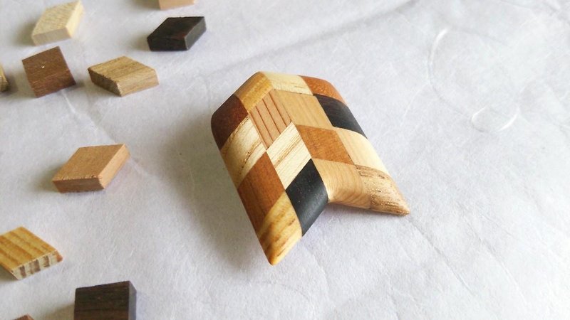 Parquet brooch ② - Brooches - Wood Brown
