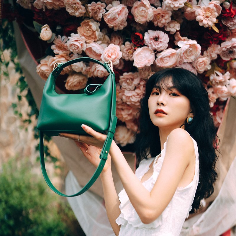 [Same style as artist Zhou Xiaohan] BOY soft cowhide cross-body portable lunch box cloud bag BV green - Handbags & Totes - Genuine Leather Green
