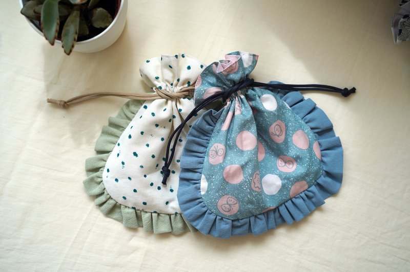 Lotus Leaf Beam Storage Bag/Universal Bag/Cosmetic Bag Baby Dot Blue - Toiletry Bags & Pouches - Cotton & Hemp Blue