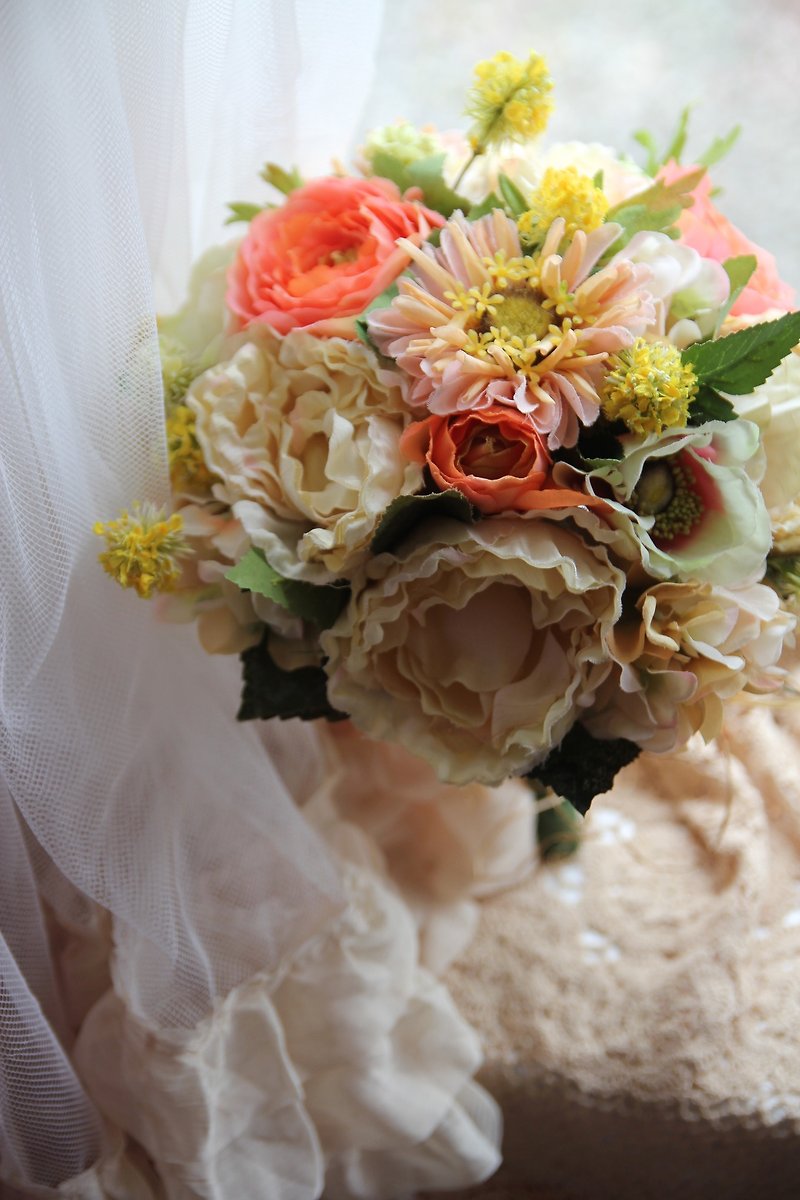 Bridal bouquets, European bouquets, bouquets, bouquets, made as bouquets, wedding bouquets, bridesmaid bouquets - ตกแต่งต้นไม้ - พืช/ดอกไม้ สีส้ม