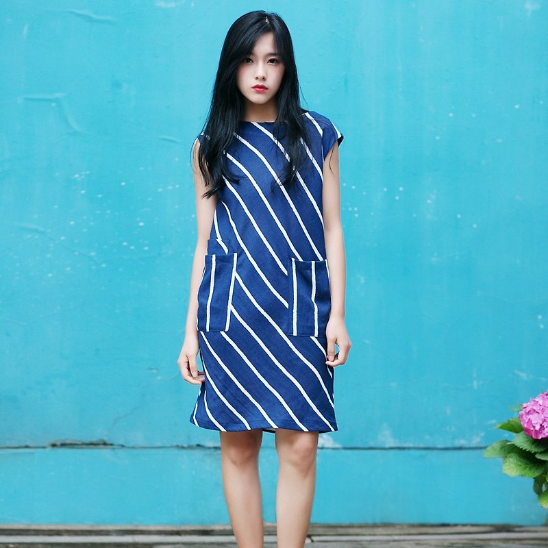 安妮陳原創設計暢想曲 2016夏季新款藍白斜條紋大口袋顯瘦連衣裙 - 裙子/長裙 - 棉．麻 藍色