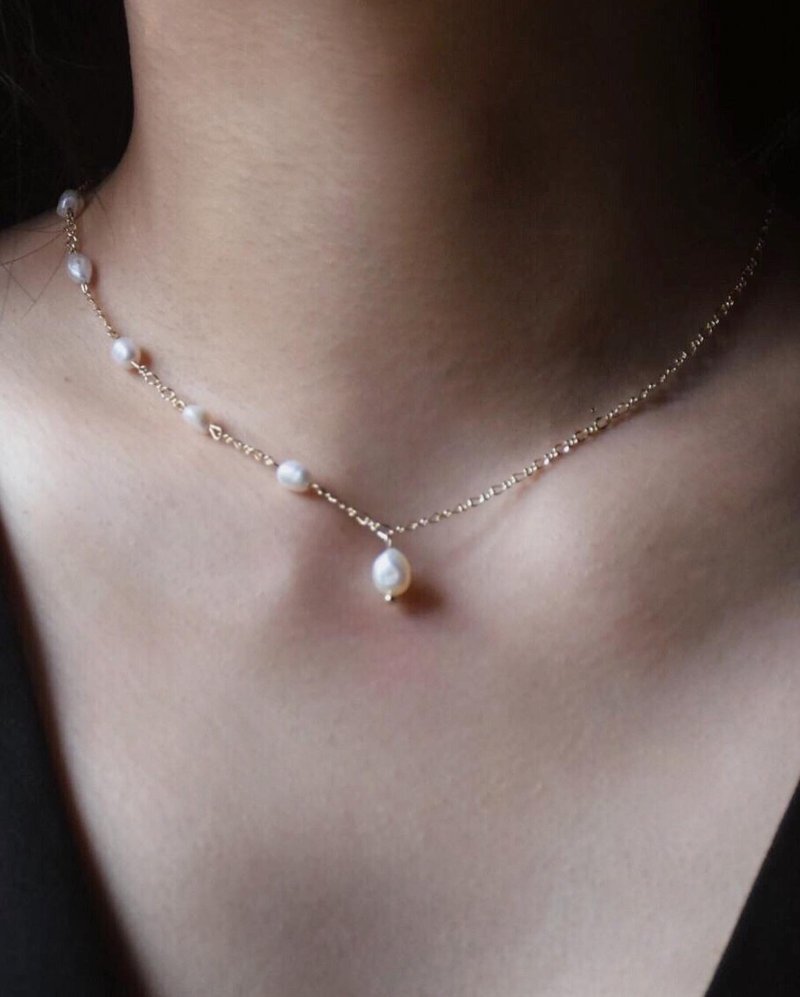 Natural Pearl Asymmetric Raindrop Necklace - สร้อยคอ - ไข่มุก 