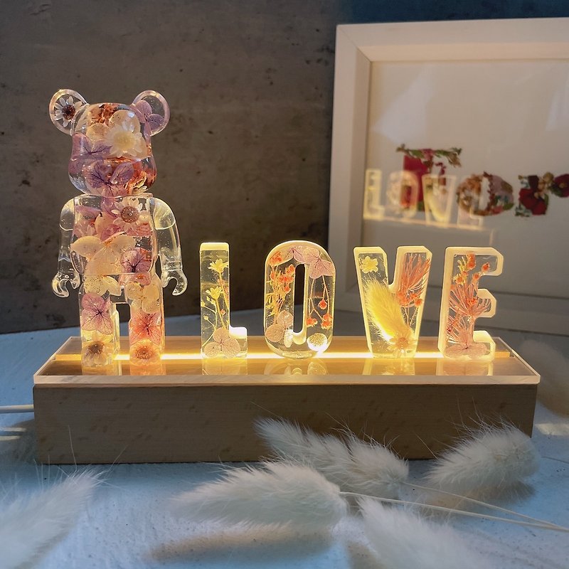 Romantic dazzling everlasting flower letters and violent bear shape LED night light customized engraved lamp holder - ช่อดอกไม้แห้ง - พืช/ดอกไม้ 
