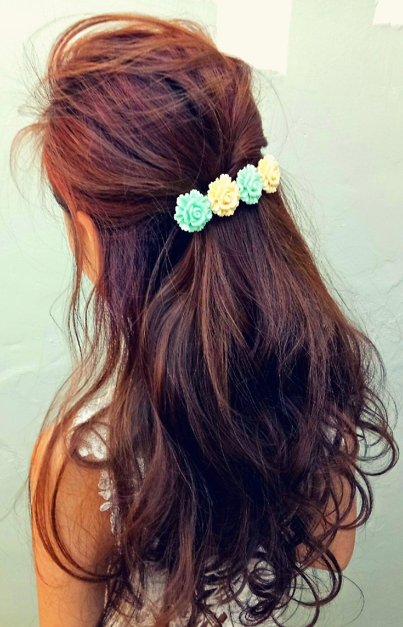 Put on a happy ornaments - ornaments romantic flowers spring clip color - green beige - Hair Accessories - Other Materials Multicolor