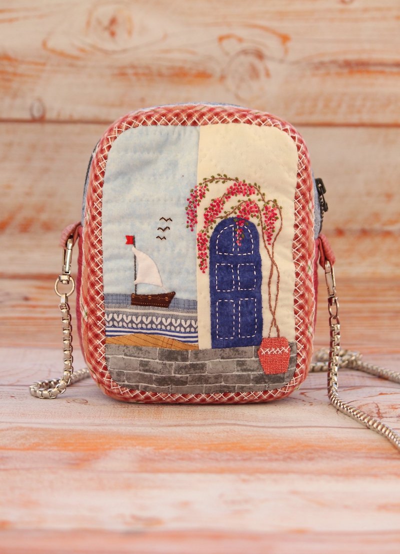 Quilted Crossbody Bag with Greek Design and chain made in Japanese patchwork - 手袋/手提袋 - 其他材質 多色