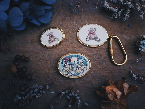 荏苒 - Vintage Jewelry 古董珠寶飾品 Barlow 泰迪熊與玩具熊園藝 骨雕彩繪 胸針 鑰匙圈－美國古董首飾