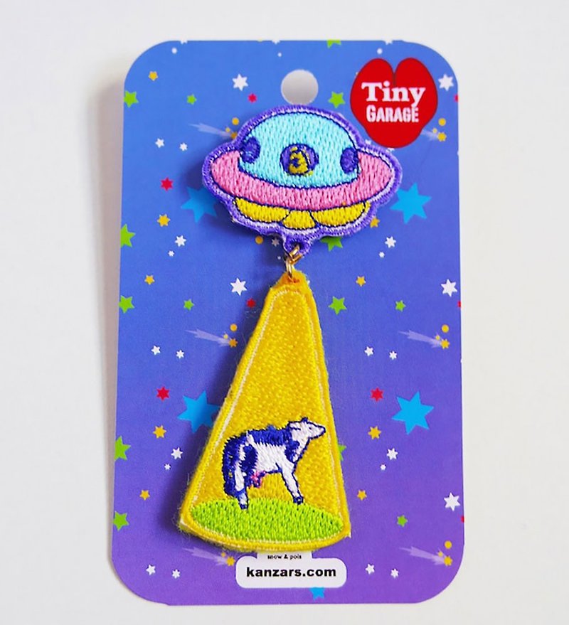 cattle mutilation cow/brooch - Brooches - Thread Multicolor