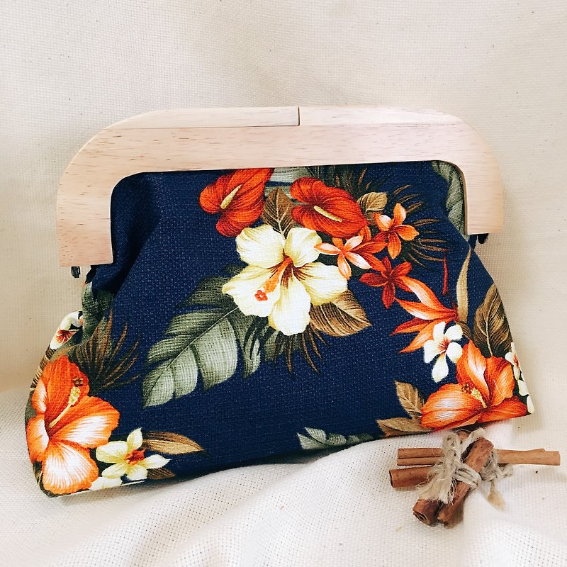 Natural wood frame bag shoulder/hand bag - Japanese Hawaiian hibiscus flower - กระเป๋าคลัทช์ - ไม้ สีน้ำเงิน