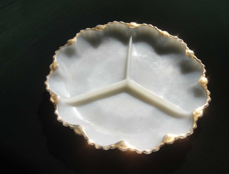 【老時光 OLD-TIME】早期二手美國製厚重牛奶玻璃盤 - 擺飾/家飾品 - 其他材質 多色