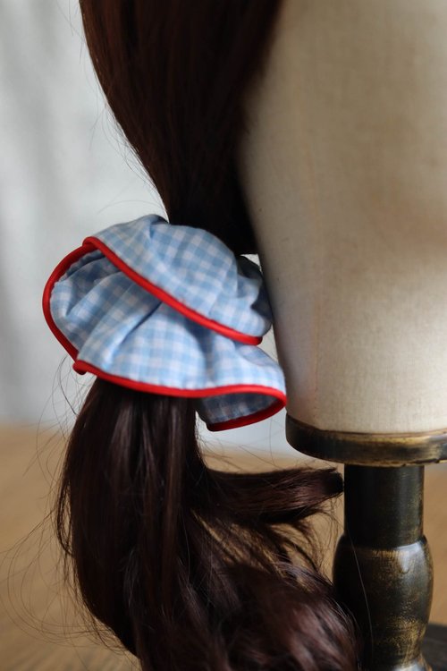 ブルーチェック柄コットン製 ハンドメイドシュシュ ヘアアクセサリー