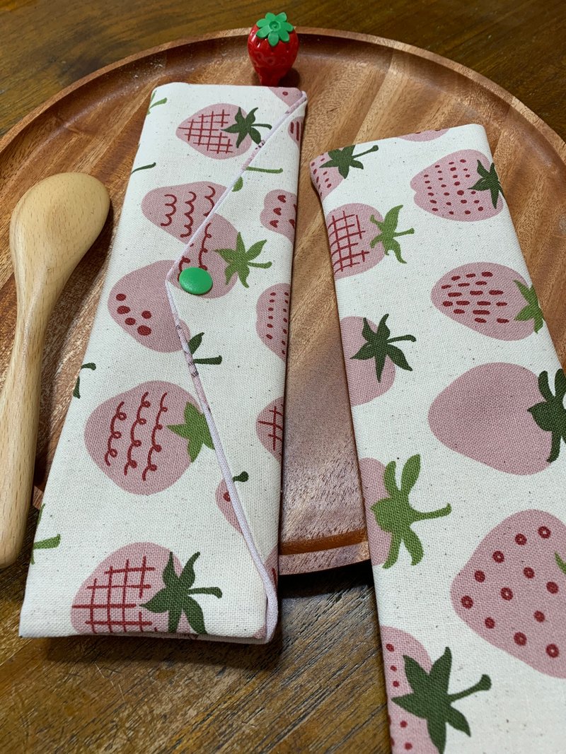 Wenqingfeng environmentally friendly pure cotton chopstick bag strawberry Linen Mami Japanese trendy storage handmade tableware bag - กล่องเก็บของ - ผ้าฝ้าย/ผ้าลินิน ขาว