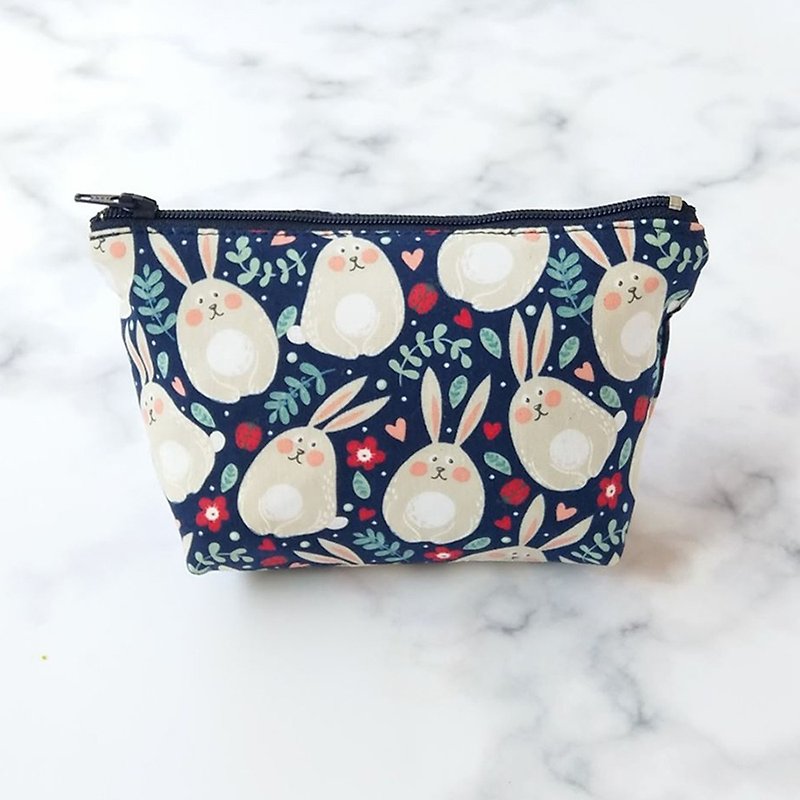 Hug Flower Rabbit Storage Bag / Sundries Bag Coin Purse Sanitary Cotton Bag - กระเป๋าเครื่องสำอาง - ผ้าฝ้าย/ผ้าลินิน สีน้ำเงิน