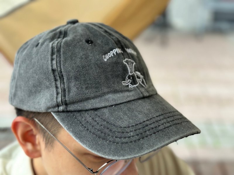【剁剁鴨&水豚阿吉】刺繡水洗老帽-Medium Quility-贈隨機徽章*1 - 帽子 - 棉．麻 多色