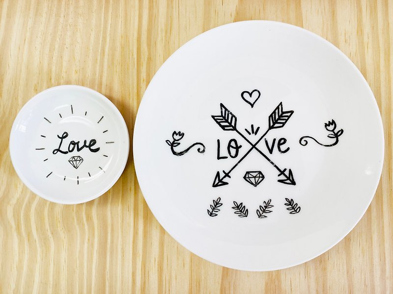 Hand-painted white porcelain plate LOVE one big and one small dinner plate/storage tray/birthday gift/lover gift - จานและถาด - เครื่องลายคราม ขาว