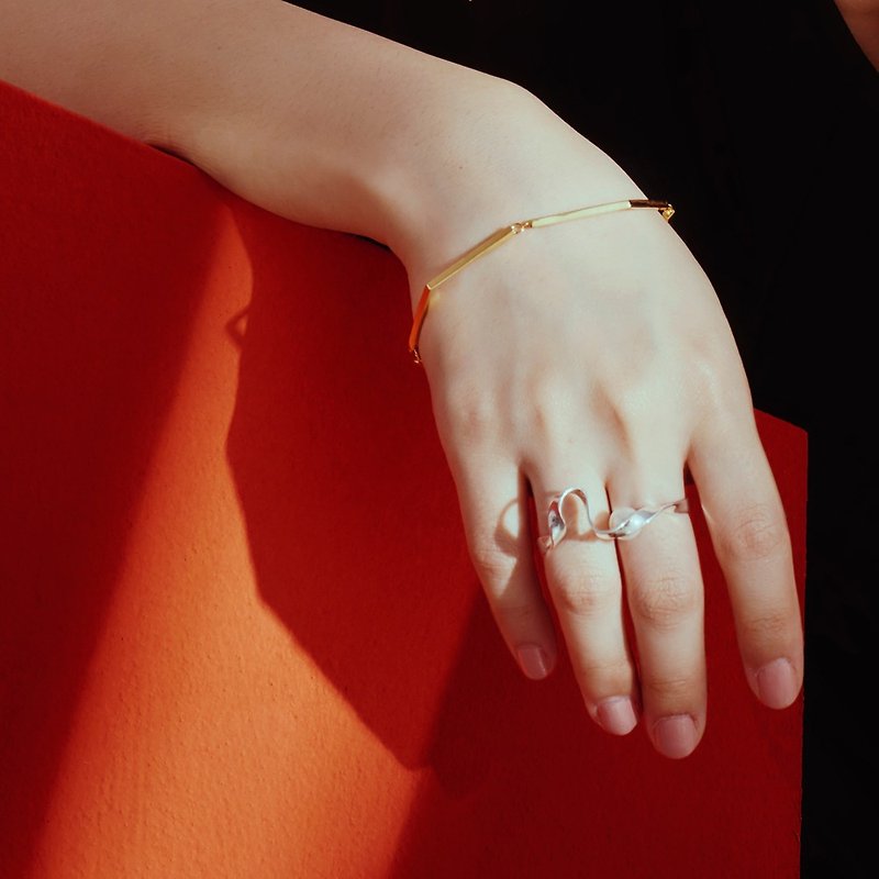 Sterling Silver Curve Pearl Ring Silver Espacio Ring Gifts for Girls - แหวนทั่วไป - โลหะ สีเงิน