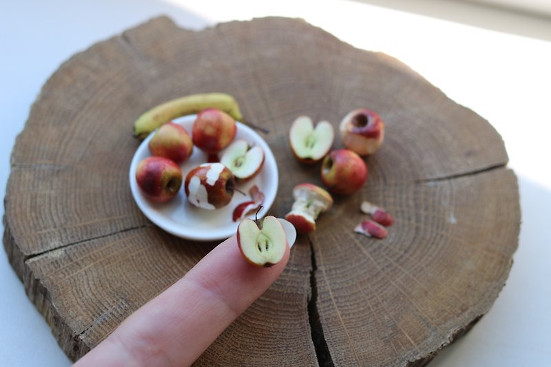 miniature apples in 1/12 scal, Mini fruit, dollhouse, miniature, 1:6 scale apple