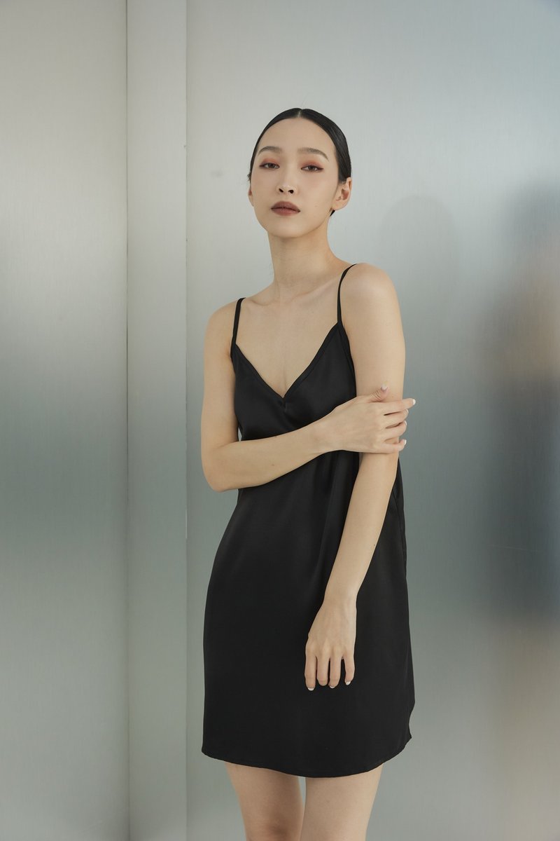 [Brand Original] Bree Silky Satin Minimalist and Neat Slim Shoulder Short Dress Neat Black - ชุดเดรส - ไฟเบอร์อื่นๆ สีดำ