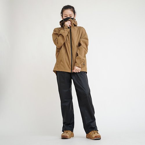 Outperform 奧德蒙雨衣專賣店 揹客 Packerism ULT 夾克式背包款兩件式衝鋒雨衣-卡其