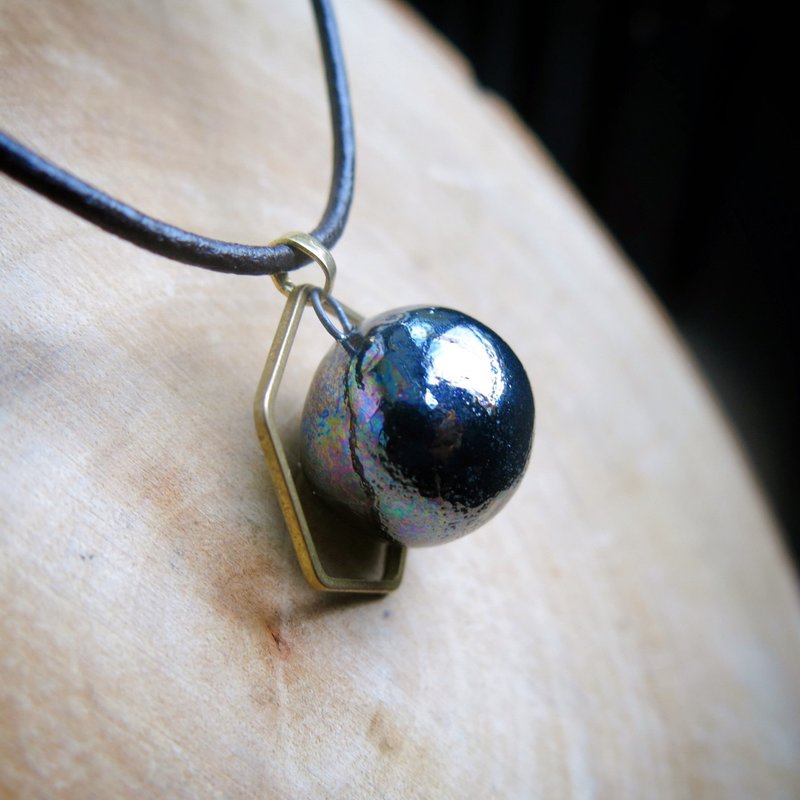 [Fragrance Diffusing Necklace] Perfume Essential Oil Necklace - Jet Black Pearl Decorated with Hexagonal Frame | Ceramic Art | Fragrance Diffusing - สร้อยคอ - เครื่องลายคราม สีดำ