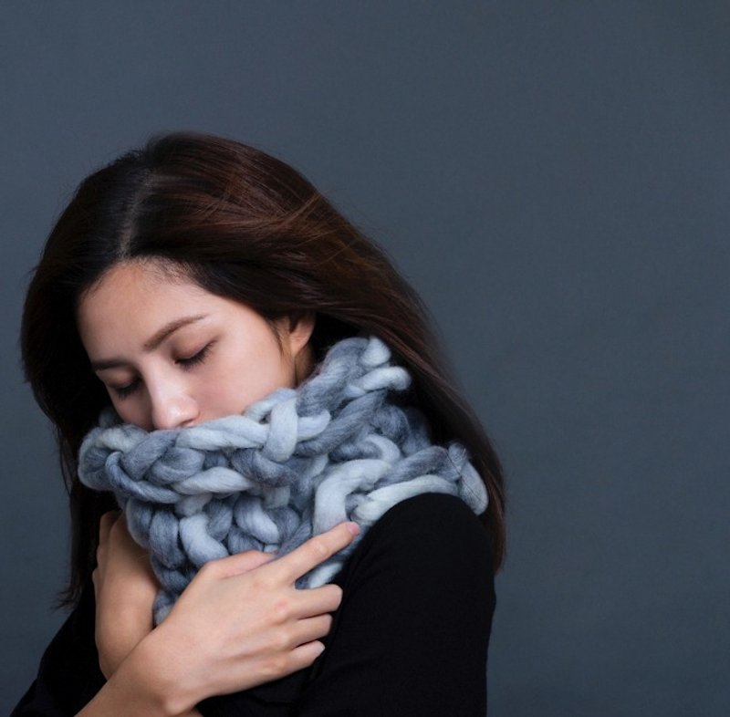 【MOUNTAIN HAND MADE】100% wool circular scarf /Gray Melange - ผ้าพันคอถัก - ขนแกะ สีเทา