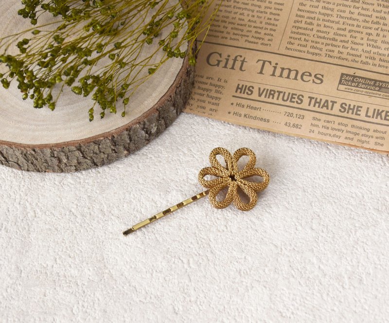 Bronze three-dimensional flower handmade hair clip - Hair Accessories - Crystal Brown