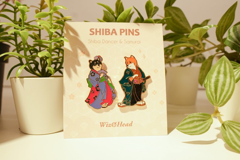 [Metal Badge] Dancing Girl Black Chai and Samurai Aka Chai | Ukiyo-e Style Japanese Shiba Inu - Badges & Pins - Other Metals Multicolor