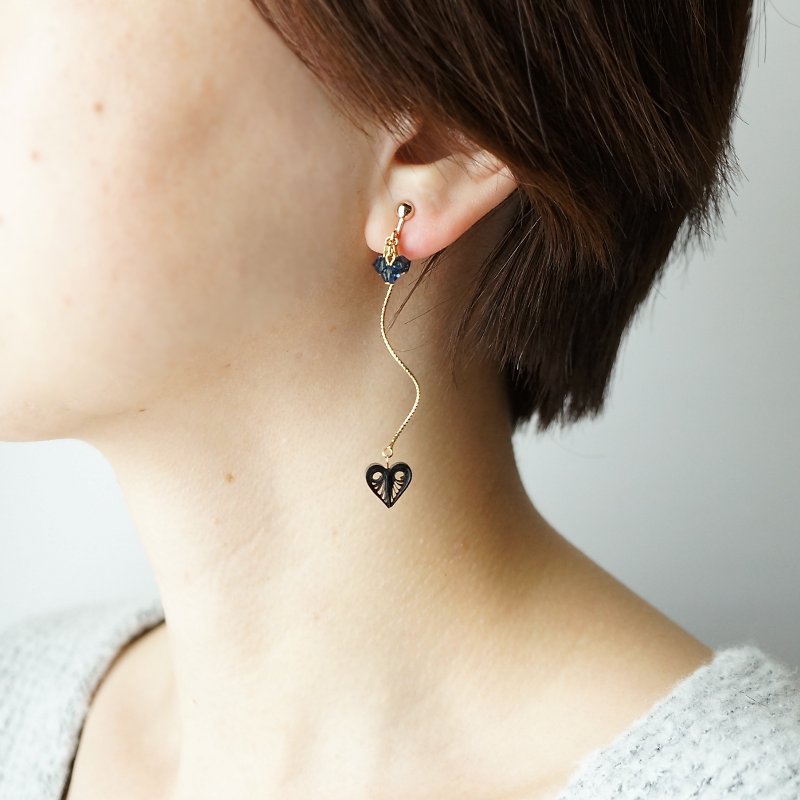 Heart Long Dangle Earrings / Light weight Paper Jewelry - ต่างหู - กระดาษ สีดำ