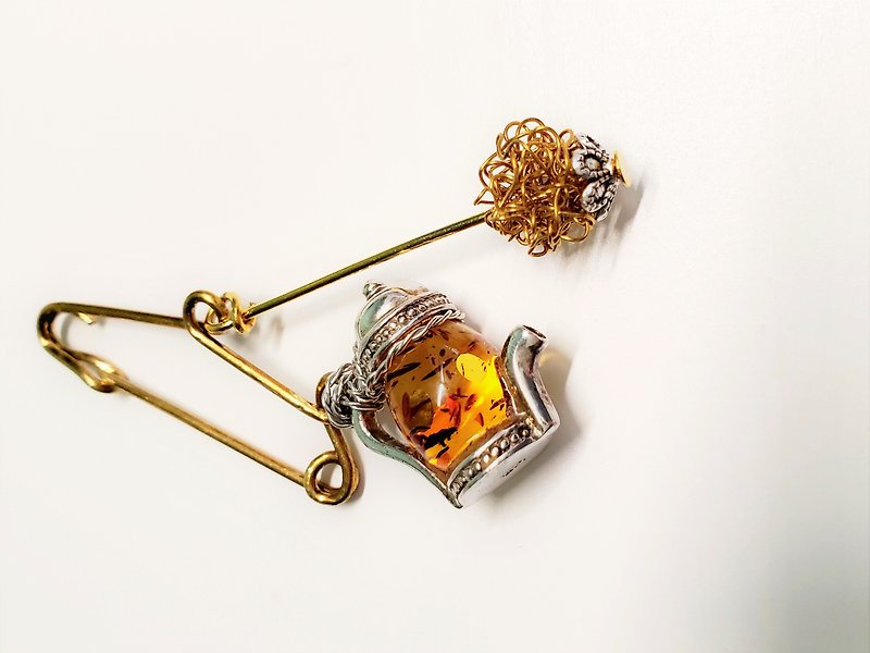 Natural Amber brooch - เข็มกลัด - เครื่องเพชรพลอย 