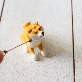 柴犬  家に帰りたくない柴犬/手作りの彫刻置物/紐付き