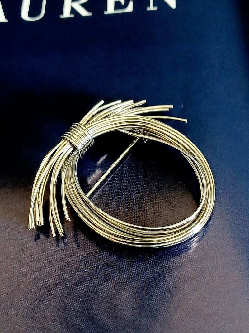vintage jewelry  典雅立體金屬絲花環 胸針 別針 - 胸針 - 其他金屬 