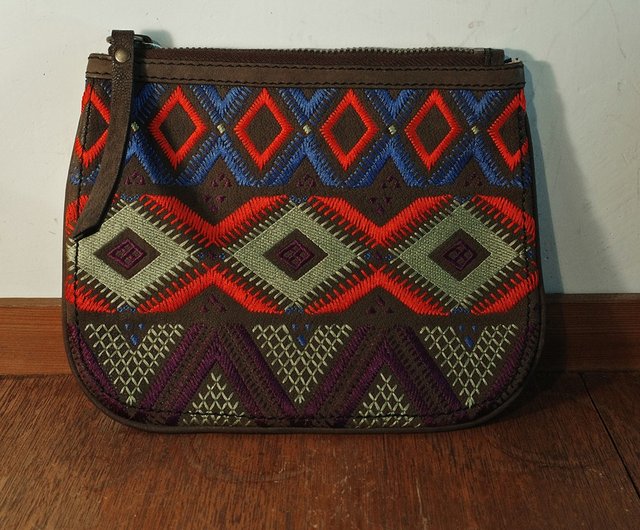 CYNTHIA VINCENT trendy independent design embroidered totem clutch