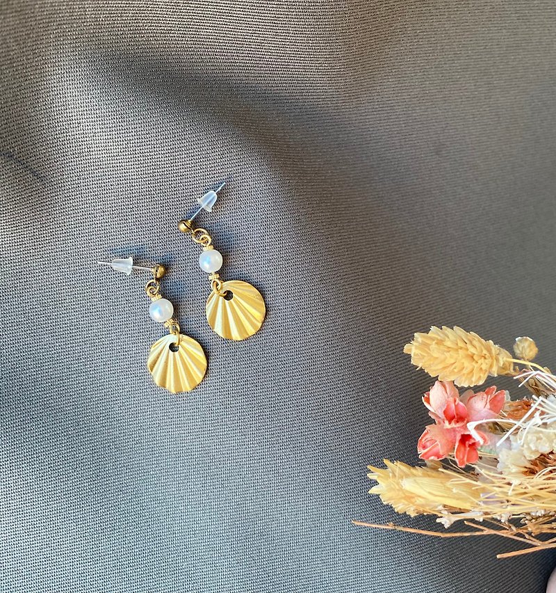 Hand Bronze pin earrings / cramping - Earrings & Clip-ons - Copper & Brass Gold