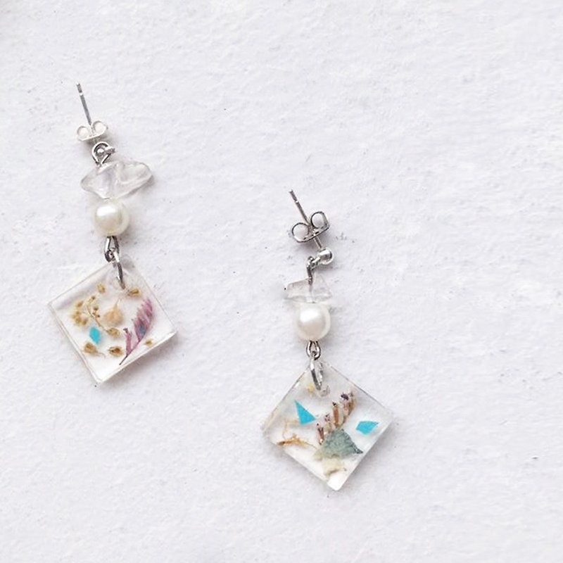 Natural stone pearl dried flower resin square transparent silver bead ear - ต่างหู - ไข่มุก สีใส