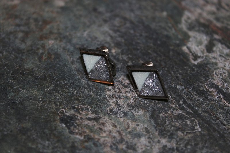 Double Lawrence soft clip-on style earrings - Pearl light green x Star silver - ต่างหู - ดินเผา สีเงิน