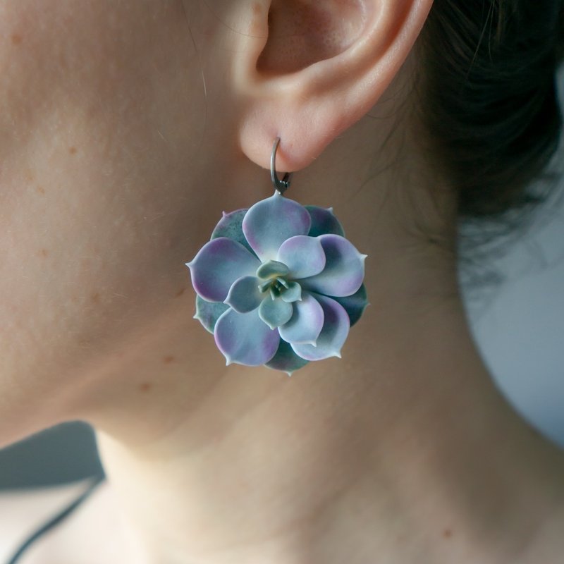 Echeveria PVN earrings - 耳環/耳夾/耳骨夾 - 其他材質 藍色