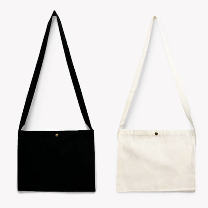 [Simple style] Japanese cross-body bag | Horizontal buttoned simple light canvas bag - กระเป๋าแมสเซนเจอร์ - ผ้าฝ้าย/ผ้าลินิน สีดำ