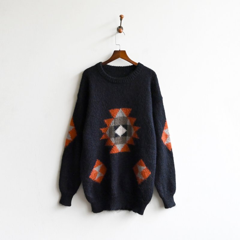 [Egg Plant Vintage] Winter Persimmon Accurate Totem Loose Vintage Sweater - Women's Sweaters - Other Man-Made Fibers Black