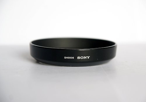 Russian photo Genuine Lens hood SH0006 Sony for DT 3.5-5.6/18-70 SAL1870