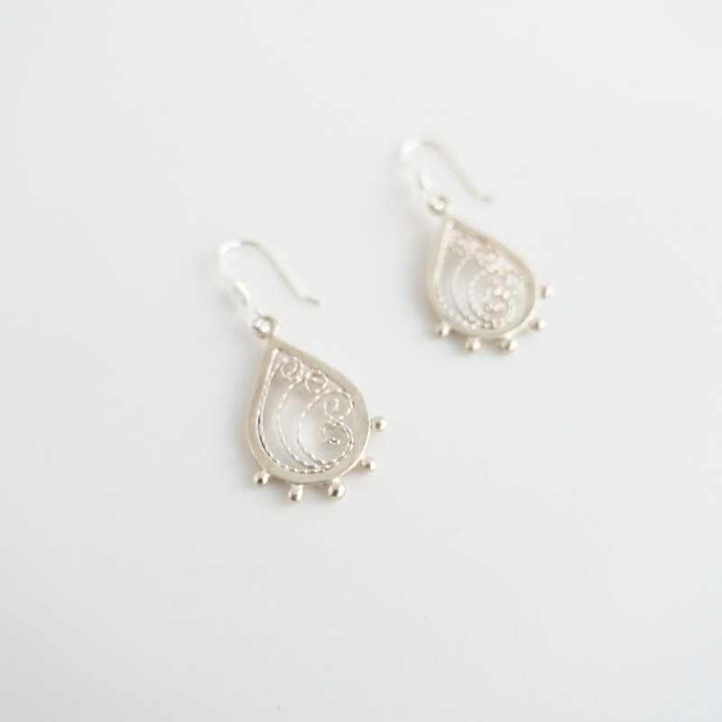 Tired wire filigree sterling silver drop earrings - ต่างหู - โลหะ สีเงิน